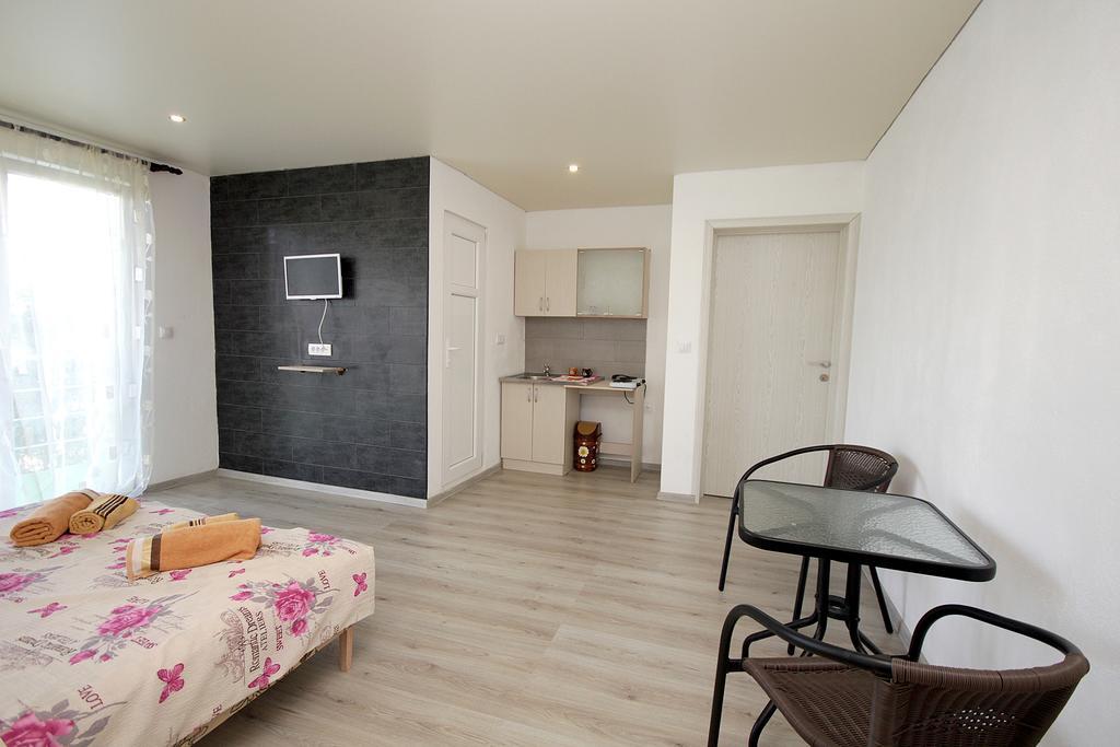 Apartments Victoria Сутоморе Екстер'єр фото